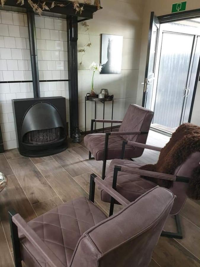 Luxe Gastenkamer Met Living En Keuken Bij Friezen Paarden Stal Pellendijk Westendorp Dış mekan fotoğraf