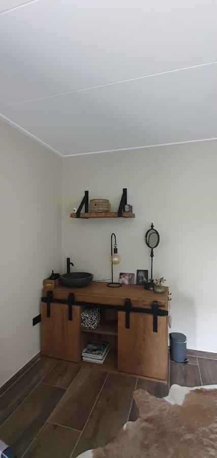 Luxe Gastenkamer Met Living En Keuken Bij Friezen Paarden Stal Pellendijk Westendorp Dış mekan fotoğraf
